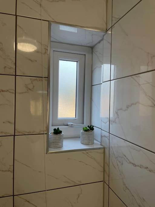 Modern 1 Bed Apartment In The City Centre Of Derby Esterno foto