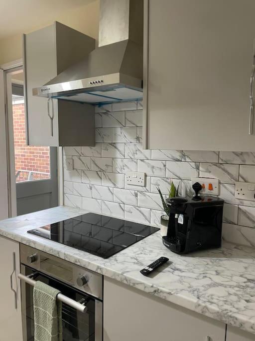 Modern 1 Bed Apartment In The City Centre Of Derby Esterno foto