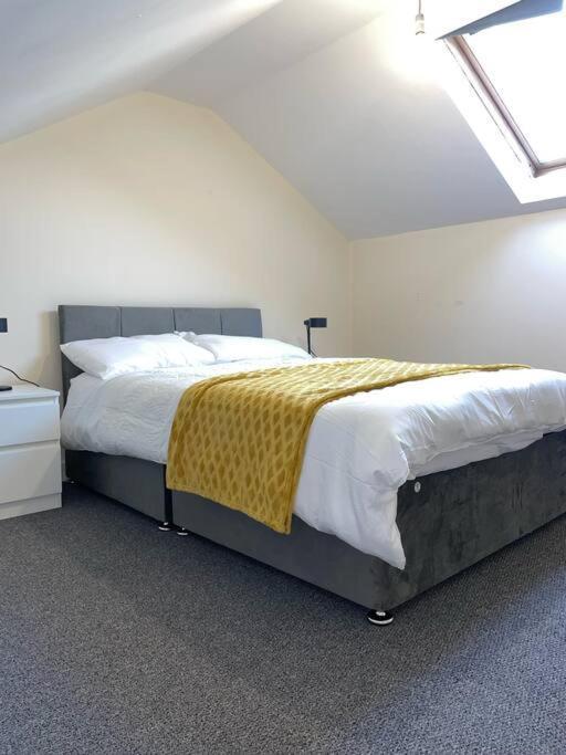 Modern 1 Bed Apartment In The City Centre Of Derby Esterno foto