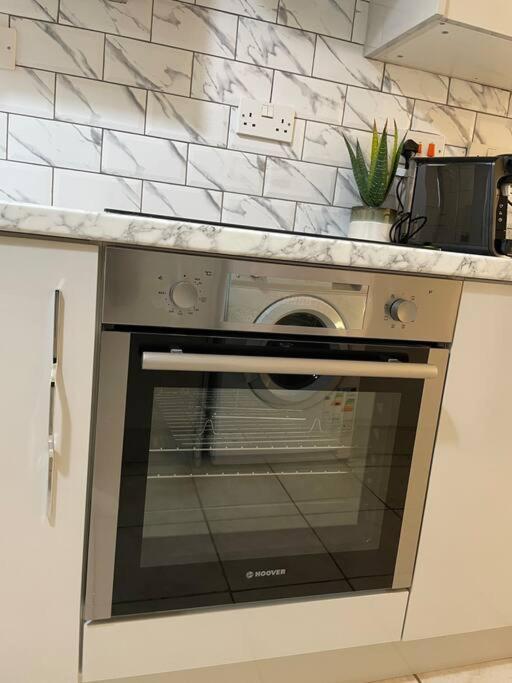 Modern 1 Bed Apartment In The City Centre Of Derby Esterno foto