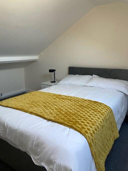 Modern 1 Bed Apartment In The City Centre Of Derby Esterno foto