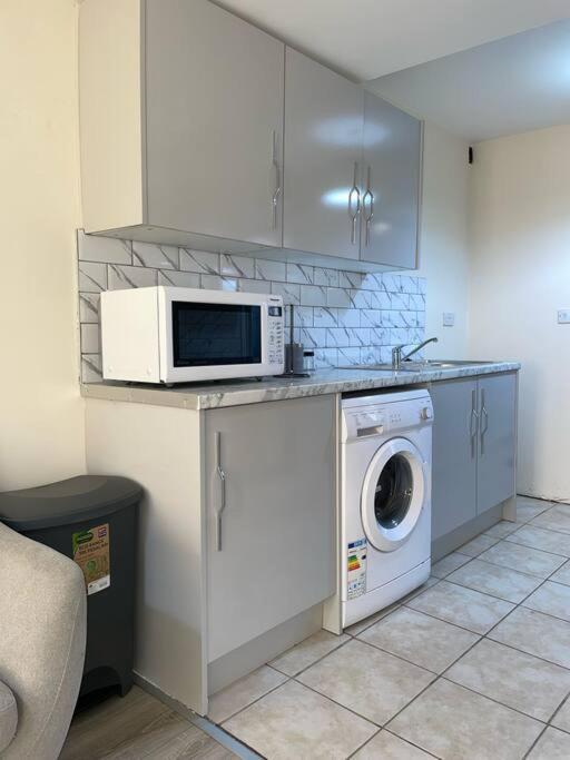 Modern 1 Bed Apartment In The City Centre Of Derby Esterno foto